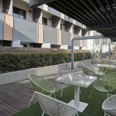 Vincci Zentro Hotell 4*